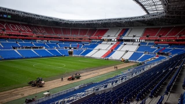 Les travaux sur la pelouse de l'OL Les travaux sur la pelouse de l'OL