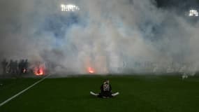 Le stade Geoffroy-Guichard à Saint-Etienne, dans la Loire, théâtre de violences après la défaite du club face à Auxerre, lors du match de barrage L1/L2, le 29 mai 2022 