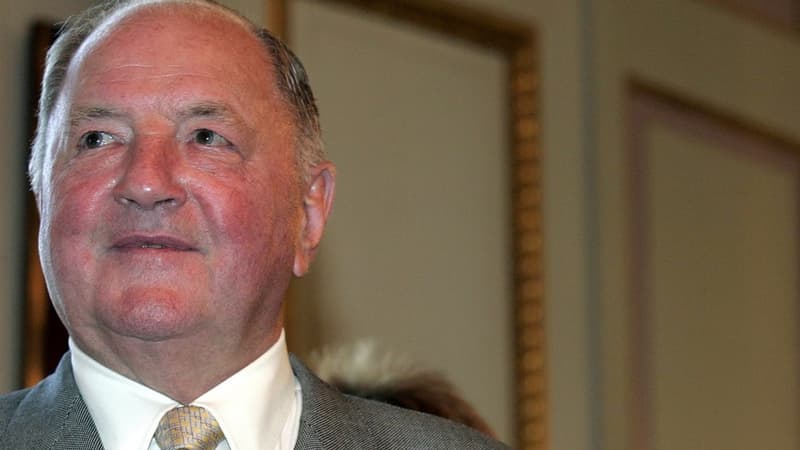 Début 2015, Albert Frère avait lâché les rênes de sa holding phare GBL, mais il en était resté président d'honneur.

