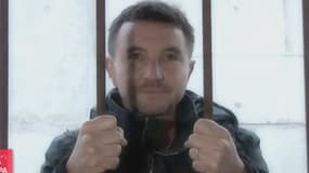 Olivier Besancenot apparaît en braqueur dans un clip d'appel aux dons du NPA.