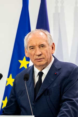 De sa victoire au "loto" à sa chute de l'Himalaya, récit des presque 9 mois de François Bayrou à Matignon