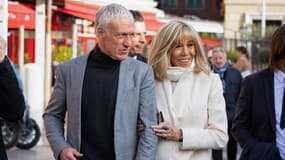 Didier Deschamps est accompagné de Brigitte Macron depuis le début de l'opération