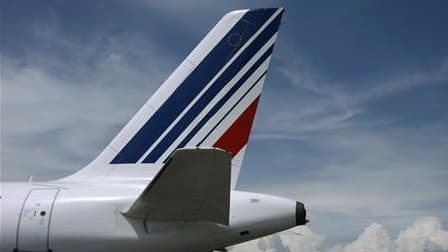 Air France a maintenu tous ses vols pour vendredi en dépit d'une préavis de grève du 29 juillet au 1er août des syndicats minoritaires de la compagnie aérienne mais prévoit des perturbations. /Photo d'archives/ REUTERS/Eric Gaillard