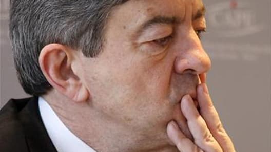 Jean-Luc Mélenchon a officialisé vendredi sa candidature à l'élection présidentielle en déposant au Conseil constitutionnel environ 1.100 signatures d'élus. /Photo prise le 14 février 2012/REUTERS/Benoît Tessier