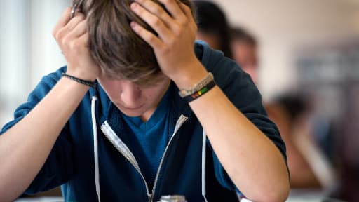 Le ministre de l'Education espère parvenir à un "consensus" sur une notation plus bienveillante