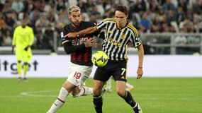 Federico Chiesa devant Théo Hernandez lors de Juventus-AC Milan (0-1), le 28 mai 2023