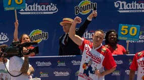 Joey Chesnut, le vainqueur du concours international Nathan's de mangeurs de hot dogs (photo d'illustration)