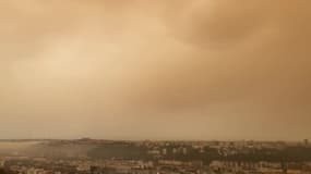 Ciel orangé ce samedi matin à Lyon - Témoins BFMTV