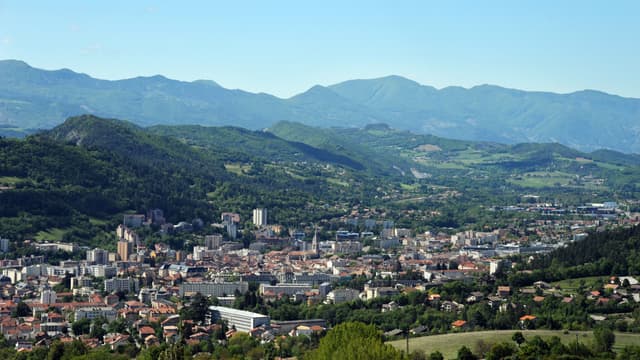 Une photo aérienne de la ville de Gap.