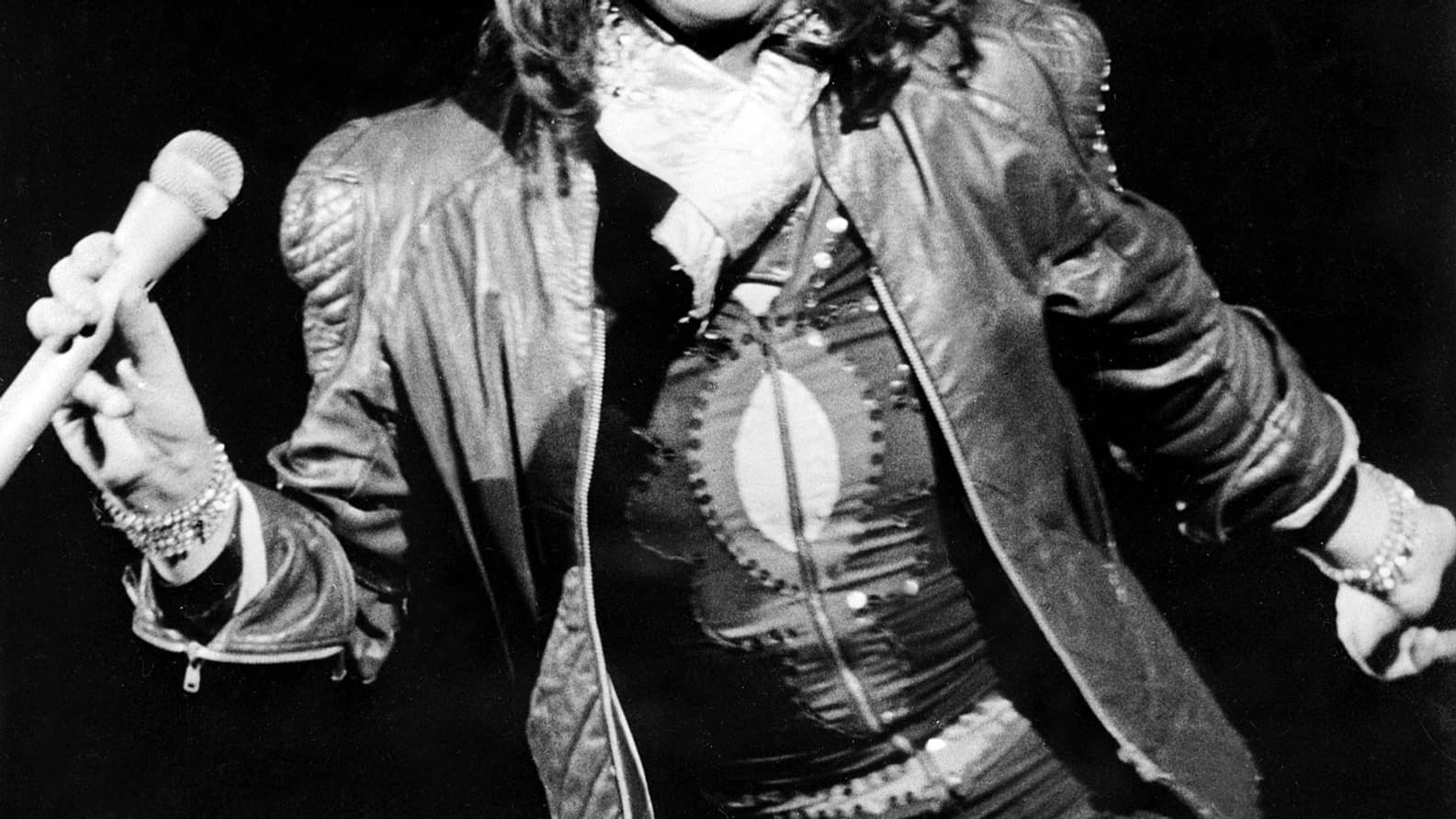Mick Jagger en concert avec les Stones à Hertshire, en Angleterre, le 22 août 1976. Mick Jagger en concert avec les Stones à Hertshire, en Angleterre, le 22 août 1976.
