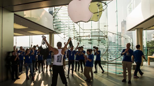 Des résultats en hausse, une marque qui attire les consommateurs et qui pousse les prix vers le haut: Apple répond aux trois critères retenus par Interbrand pour évaluer les marques.
