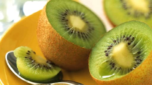 Philippe Toinard vous explique comment cuisiner le kiwi.