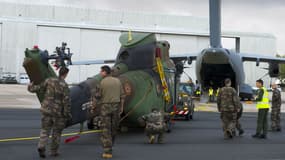 Un hélicoptère chargé dans l'A400M qui s'est envolé ce samedi 9 septembre pour les Antilles