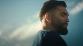 Kendji Girac dans le clip de "Si seulement...", dévoilé le 18 septembre 2024.