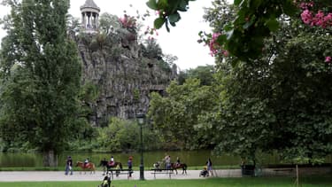 Le parc des Buttes-Chaumont à Paris.