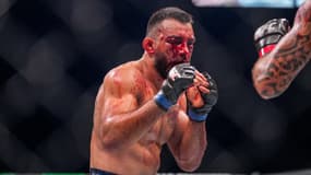 Benoît Saint-Denis face à Renato Moicano lors de l'UFC Paris 3 à l'Accor Arena de Paris-Bercy, le 28 septembre 2024.