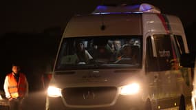 Une camionnette avec des otages israéliens arrivent au centre médical Ramat Gan's Sheba de Tel-Aviv après avoir été libérés par le Hamas, le 30 novembre 2023