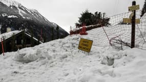 Une route fermée à Chamonix (Haute-Savoie) le 9 janvier 2018 lors d'un épisode d'alerte rouge pour avalanches