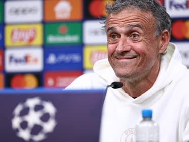 Luis Enrique, entraîneur du Paris Saint-Germain, lors de la conférence de presse avant Dortmund-Paris Saint-Germain, le 30 avril 2024