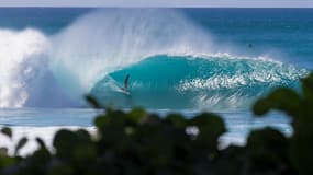 Un surfeur au nord de l'archipel