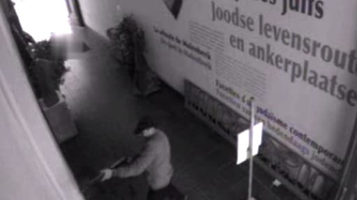 Image extraite d'une des vidéos diffusées par la police belge ce dimanche, du tireur du musée juif.