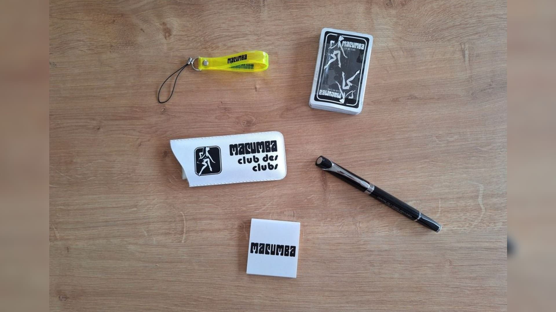 Des objets estampillés avec la marque de discothèque "Macumba", vendus sur Leboncoin le 11 novembre 2024. Des objets estampillés avec la marque de discothèque "Macumba", vendus sur Leboncoin le 11 novembre 2024.