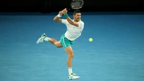 Le Serbe Novak Djokovic, lors de son 8e de finale contre le Canadien Milos Raonic à l'Open d'Australie, le 14 février 2021 à Melbourne