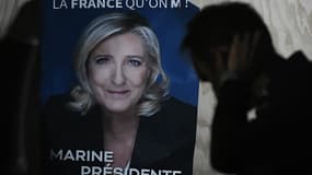 Une affiche de campagne de Marine Le Pen à Reims le 5 février 2022. 