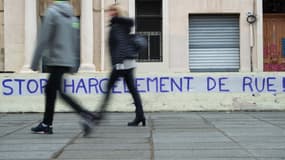 Un collage féministe où l'on peut lire "Stop au harcèlement de rue", le 23 novembre 2019 à Marseille. (photo d'illustration)