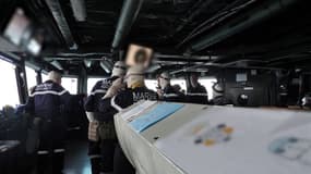 Des soldats de la marine nationale, à bord d'une frégate en opération sur la mer Rouge, en août 2024