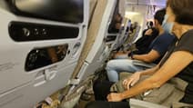 L'intérieur de l'avion Boeing 777-300ER après de fortes turbulences le 21 mai 2024.