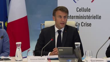 Le président de la République Emmanuel Macron préside une cellule interministérielle de crise après les émeutes liées à la mort de Nahel, le 30 juin 2023.