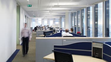 Même si l'open space ne les fait pas rêver, un salarié français sur deux met en avant que cette organisation permet de faire circuler l'information.