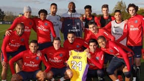 Kobe Bryant avec les joueurs du PSG