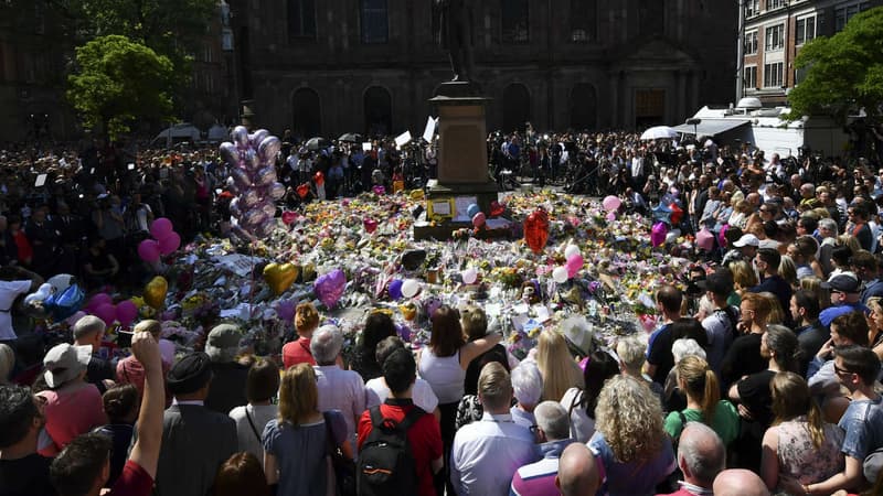 Attentat de Manchester: le Royaume-Uni observe une minute de silence