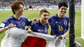 Les Japonais célèbrent leur qualification pour les huitièmes du Mondial 2022