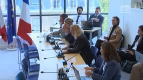 Annick Cousin (au centre) prend la parole en commission des affaires européennes le 7 octobre. 