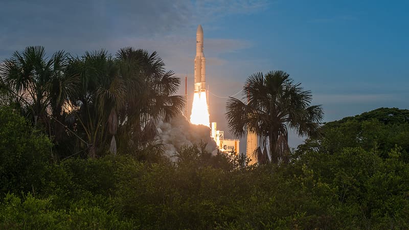 Lancement de la fusée Ariane 5, avec à son bord, deux nouveaux satellites de communication.