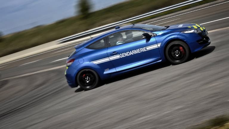 Une voiture de gendarmes à la poursuite d'un chauffard (image d'illustration)