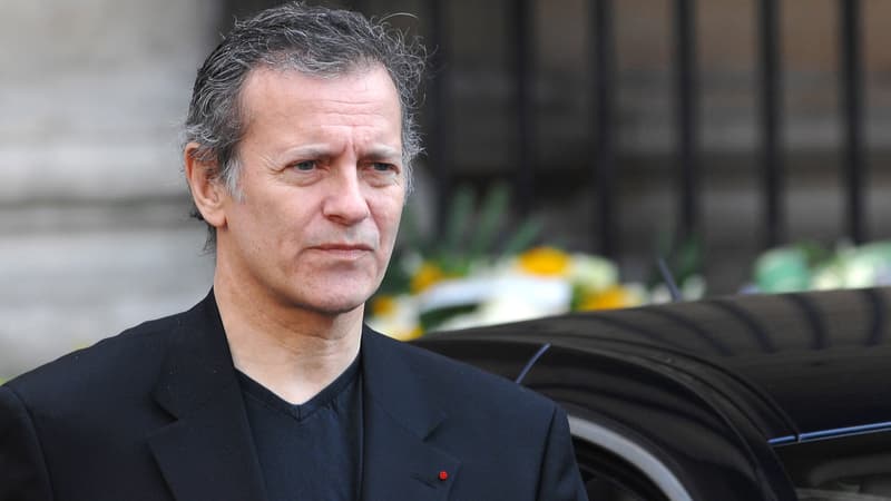 Francis Huster raconte dans l'édition de cette semaine de Paris Match son "coup de foudre" pour la jeune Gaia Weiss.