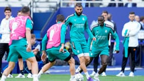 Benzema et les joueurs du Real au Stade de France le 27 mai 2022