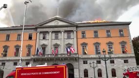 Violent incendie à la mairie d'Annecy_2 - Témoins BFMTV