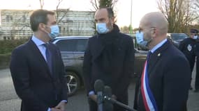 Le ministre de la Santé, Olivier Véran, retrouve l'ancien Premier ministre Édouard Philippe dans sa ville du Havre, le 14 décembre 2020, à l'occasion du lancement d'une campagne de dépistage massif.