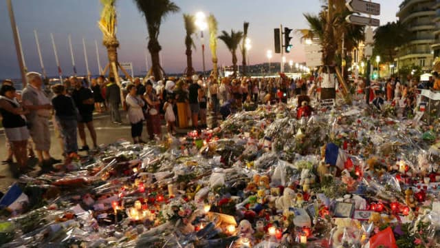 Les hommages aux 86 victimes et blessés s'étaient multiplié à Nice et dans toute la France - Valery Hache - AFP