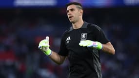 Emiliano "Dibu" Martinez lors du quart de finale aller de Ligue des champions entre le PSG et Aston Villa - le 09/04/2025