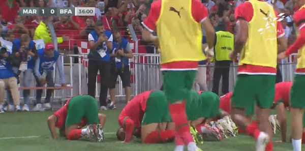 La célébration des Marocains après l'ouverture du score contre le Burkina Faso à Lens, le 12/09/2023