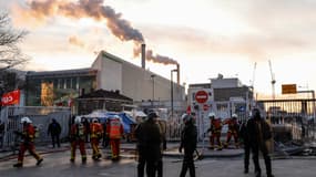 Le centre de traitement de déchets d'Ivry-sur-Seine a été évacué par les forces de l'ordre.