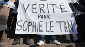Le 5 octobre 2018, devant le tribunal de Strasbourg, des manifestants réclament la vérité autour de la disparition de Sophie Le Tan.