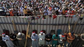 Le gouvernement égyptien a appelé jeudi les partisans du président déchu Mohamed Morsi, rassemblés par milliers depuis un mois sur deux sites au Caire, ici place Rabaa al Adaouiya, à quitter les lieux, leur promettant la sécurité en cas de départ sans vio
