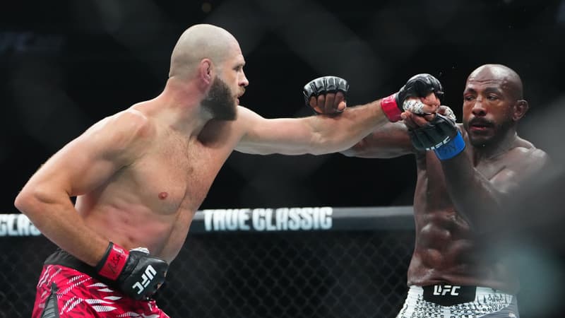 https://images.bfmtv.com/a5ExT63Exz75NBQ7aLqc-FXjRco=/0x0:2048x1152/800x0/images/Jiri-Prochazka-face-a-Khalil-Rountree-a-l-UFC-320-le-5-octobre-2025-a-Las-Vegas-2149532.jpg